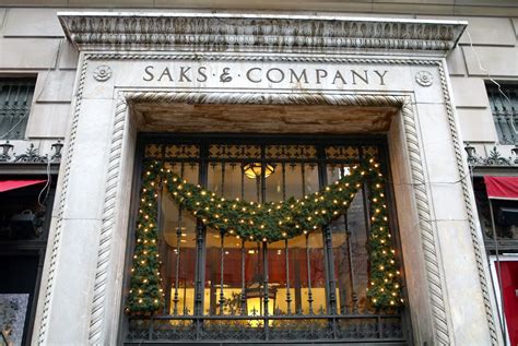 Saks Fifth Avenue Owner Unveils Plan for Casino at NYC Store - The New ...