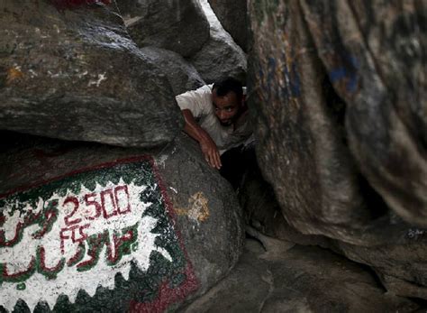 Inside Hira Cave (Ghar-E-Hira) - Towards Islam