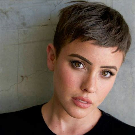 Pin by Magik Dragon on Gorgeous Ladies | Short hair styles pixie ...