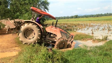 Tractor Kubota M6040SU stuck in mud #Tractor_Cambodia | Tractors ...