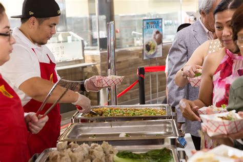 Inside Seafood City, Chicago’s Massive New Filipino Food Wonderland ...