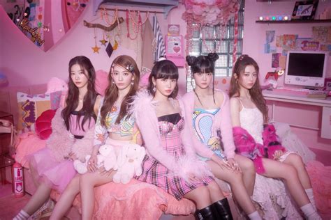 LE SSERAFIM, Japan 1st Single 「FEARLESS」 CONCEPT PHOTO #3 (PINK MUSK ...