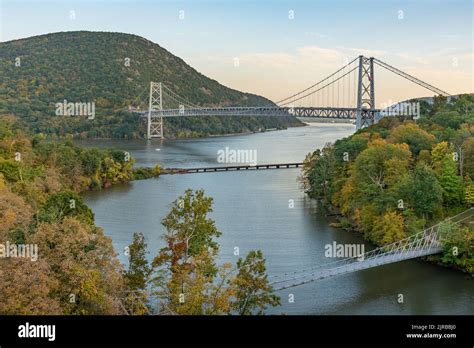 Late afternoon fall photo of the Bear Mountain Bridge, New York, and ...