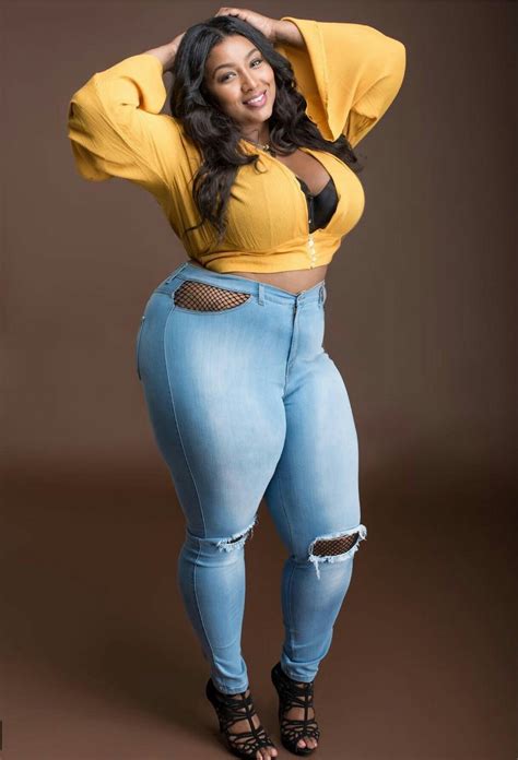 JP Mani | Curvy woman, Fashion, Beautiful curvy women