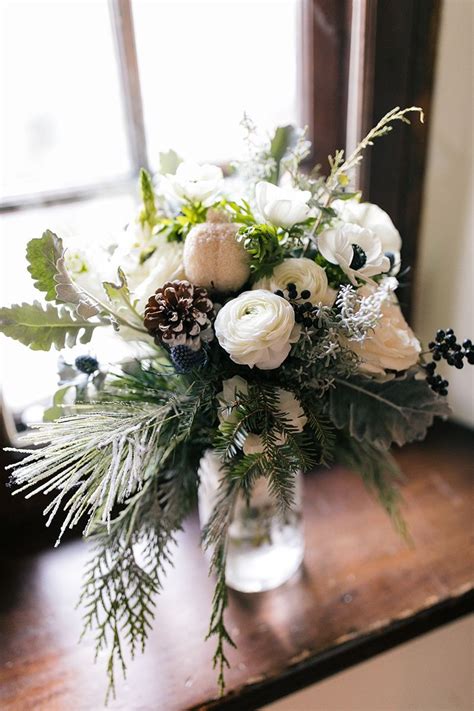 Beautiful winter flower bouquet - roses, white and black anemones ...