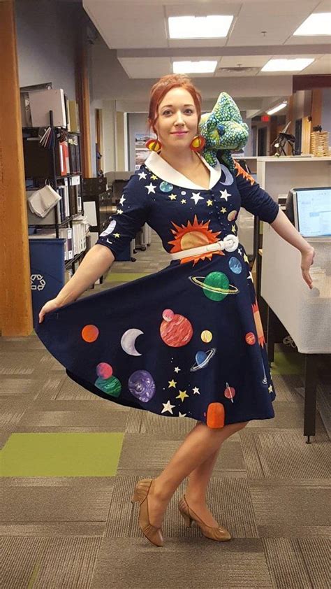 Ms. Frizzle costume | Miss frizzle costume, Teacher halloween costumes ...