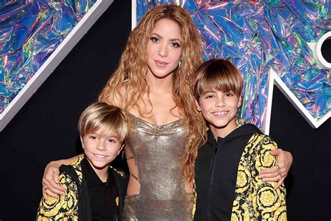 Shakira Brings Her Two Kids to the 2023 MTV VMAs to Accept the Video ...