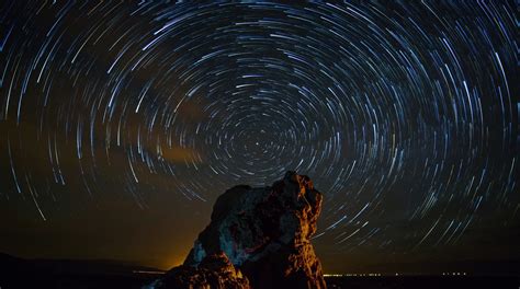 See a Glowing 'Honey Moon' and Unique Star Trails in New Night Sky ...