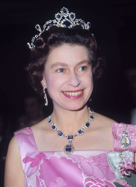 Queen Elizabeth’s Tiaras: Photos and History of her Most Lavish Tiaras ...