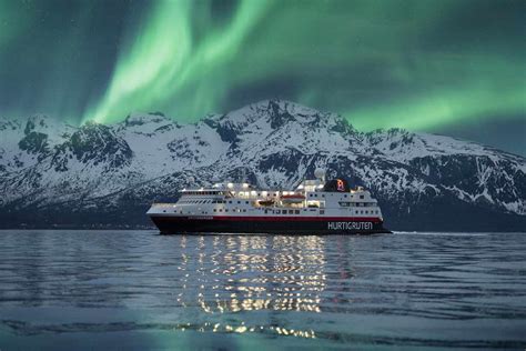 10 Best Northern Lights Cruises