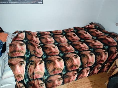 got a schlanket for 17 Birhtday : r/jschlattsubmissions