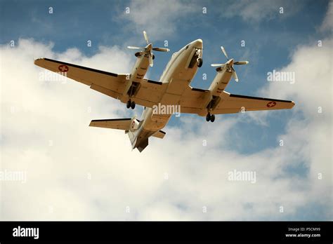 low flying aircraft Stock Photo - Alamy