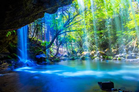 Nabegatai, waterfall in forest, Kumamoto Japan | 日本ヘッドセラピー協会