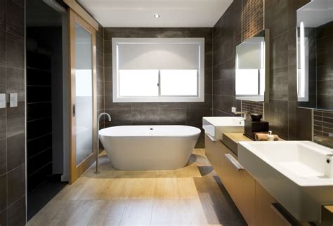 15 Ideas for Wood Floors in Bathrooms