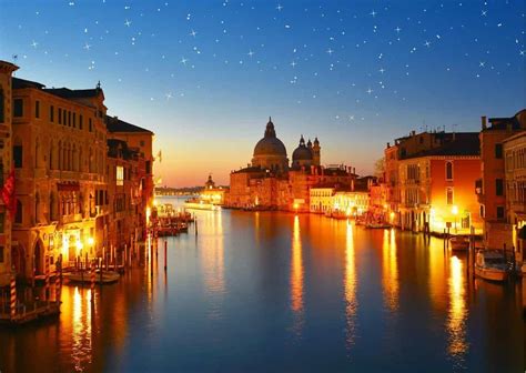 Venice at Night – 17 Things to Do in La Serenissima - Mom In Italy