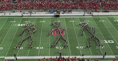 The entire Ohio State marching band flossing in formation at halftime ...