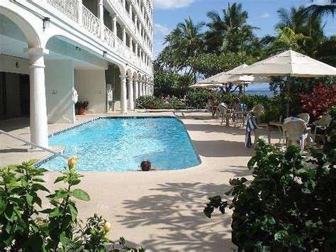 Lahaina Shores Beach Resort - Reviews & Photos