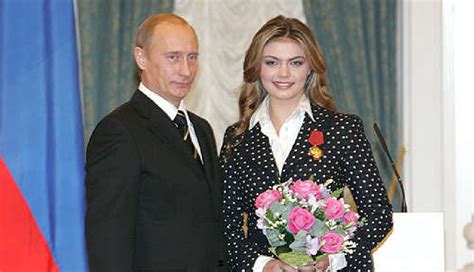 Speculation Putin's family sheltering in Switzerland - WRS