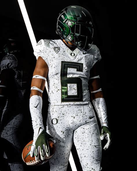 Oregon Football 'Eggshell' Uniform — UNISWAG