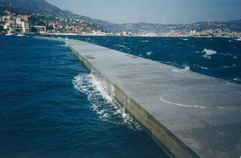 Floating breakwaters - Coastal Wiki