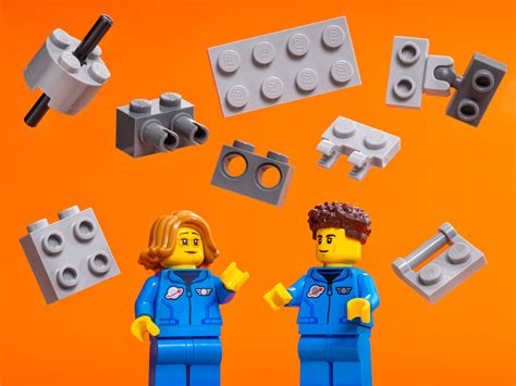 Build a Space Station together | LEGO.com for Families GB