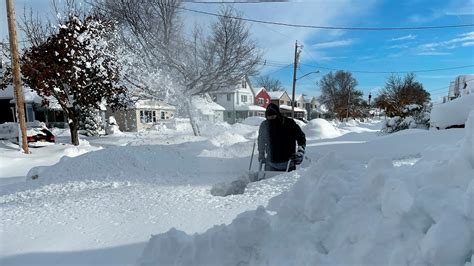 Buffalo snowstorm 2022: Unbelievable 77 inches of snow! - YouTube