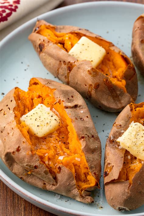 30+ Best Baked Potato Recipes - Fully Loaded Baked Potatoes—Delish.com