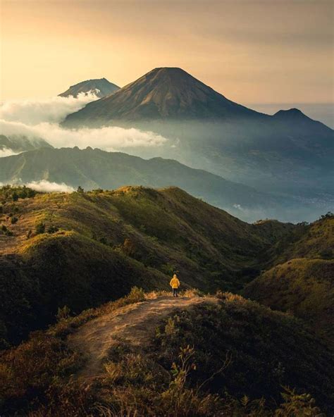 Gunung Prau Dieng, Favorit Para Pendaki Pemula dengan Panorama Sunrise ...