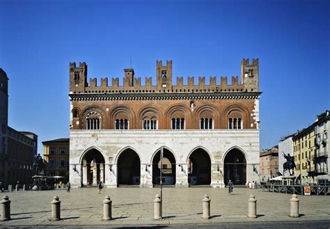 Piacenza Pictures | Photo Gallery of Piacenza - High-Quality Collection