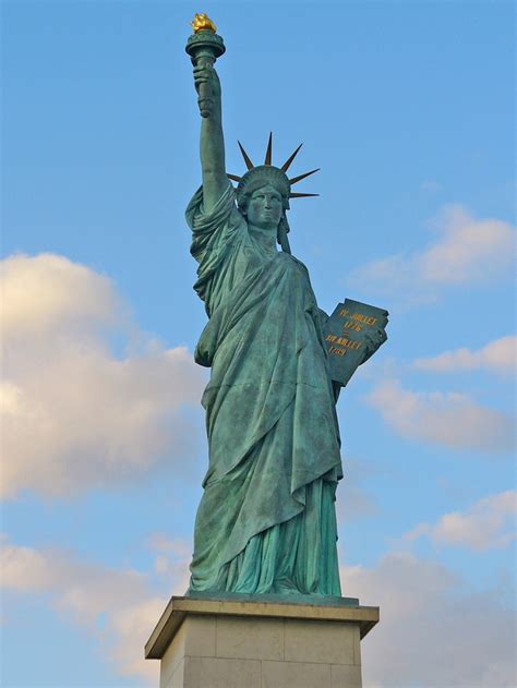 Does the Statue of Liberty Have an Elevator – EcoTravellerGuide