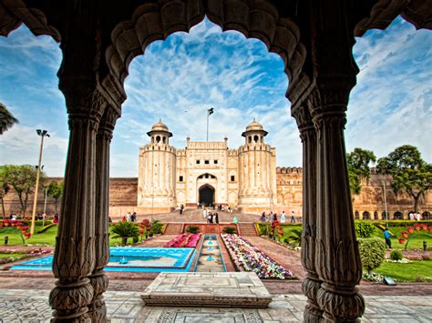 Lahore Fort in Lahore Day Tour – Pakistan Tour and Travel