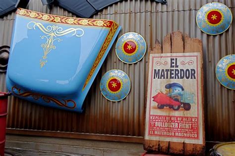 Disneyland Diva: Mater's Junkyard Jamboree - Cars Land