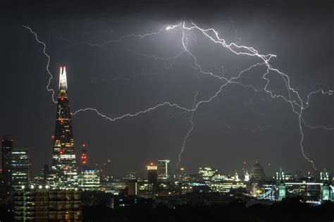 UK heatwave 2019: Britain struck by thunderstorms and lightning on one ...