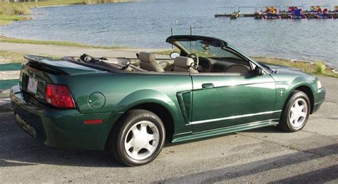 Amazon Tropic Green 2000 Ford Mustang Convertible