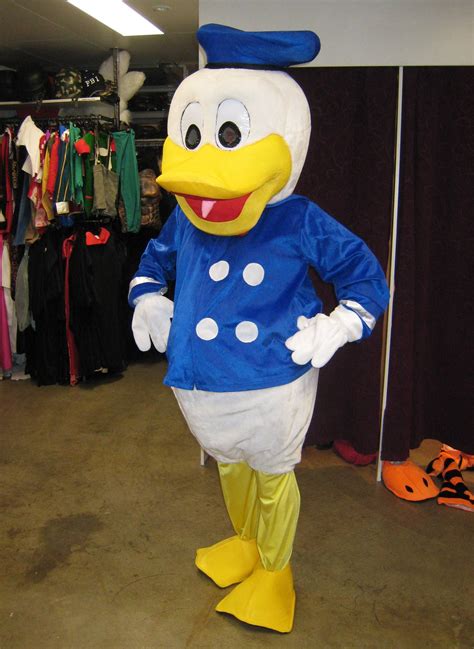 Donald duck in his sailor suit. too cute! #donaldduck #duckcostume #costume