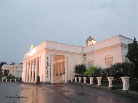 .: adie DOES :.: 'Jaga' Malam di Istana Bogor