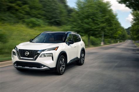 Nissan’s Rogue Draws Richer Buyers, Boosting Turnaround Plan - Bloomberg