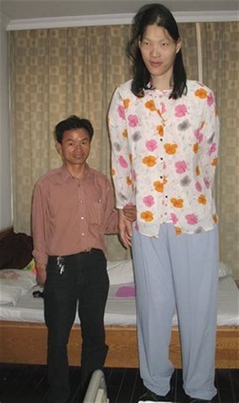 World's Tallest Woman Yao Defen Died in China - Hubsubpost Digital Blog