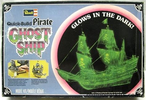 Revell 1/96 Pirate Ghost Ship (ex-Golden Hind) - with Glow in the Dark ...