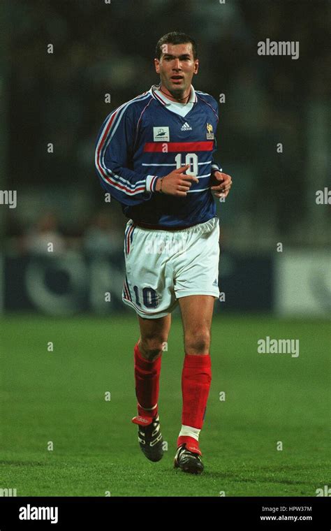 Zidane 1998 hi-res stock photography and images - Alamy