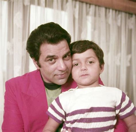 Bollywood Actor Dharmendra Rare Family Photos - MERE PIX