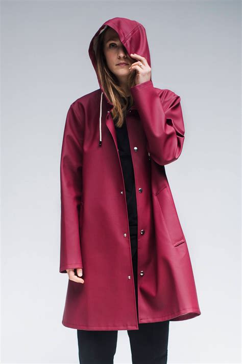 Mosebacke Raincoat Burgundy | STUTTERHEIM US | Raincoat fashion ...