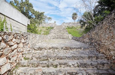 A Day in Izamal: The Magic Town & Its Massive Pyramid – Sailingstone Travel