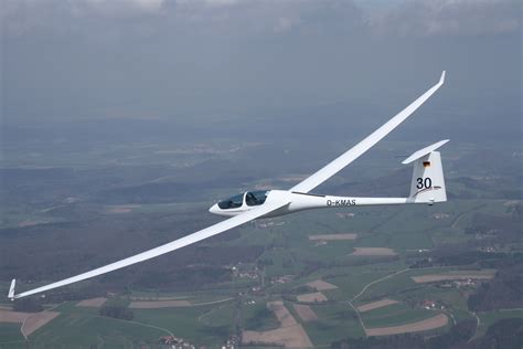 Glider in flight | Gliders, Balsa glider, Aircraft