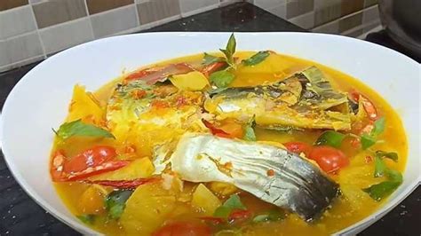 Resep Pindang Patin Meranjat Khas Melayu, Tambahkan Potongan Nanas dan ...