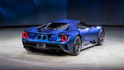 New Ford GT supercar revealed at 2015 Detroit auto show