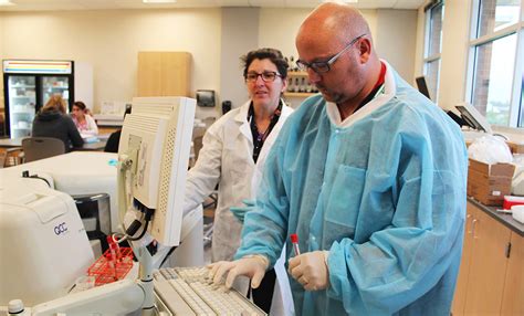 Medical Lab Technician Students Learn Hands On | Clover Park Technical ...