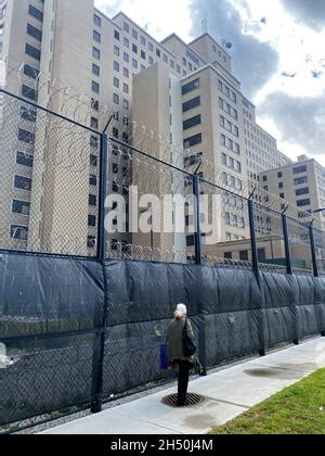 Approach to New York East River (distant view Stock Photo - Alamy