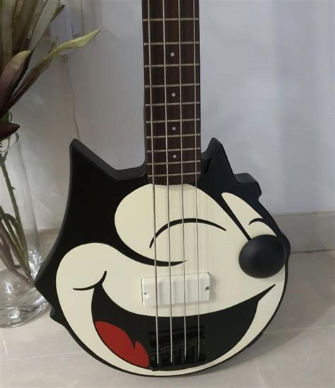 [Limited edition] Felix face Bass guitar, Hobbies & Toys, Music & Media ...