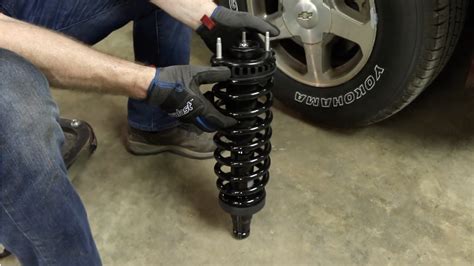 How to change shocks and struts for '02 - '09 Chevy TrailBlazer - AutoZone